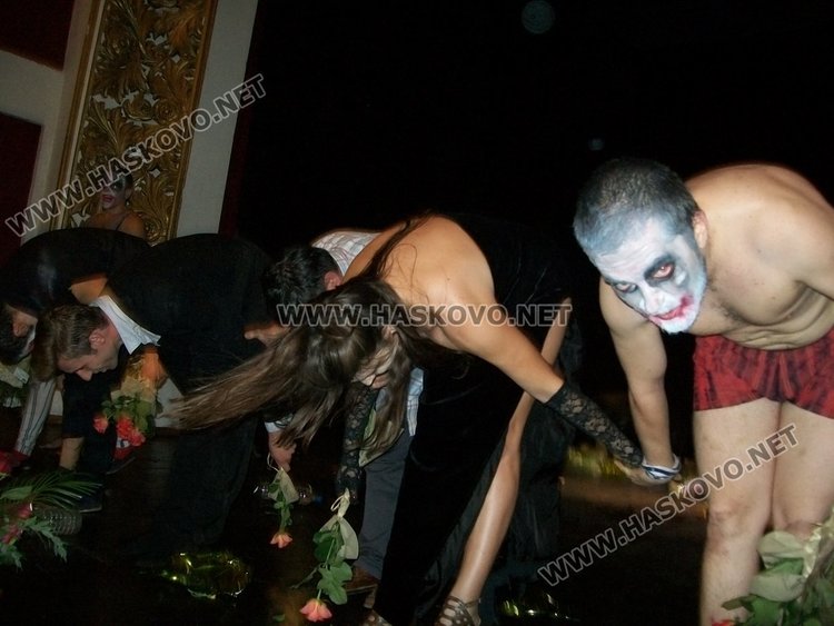 Четири биса за „Оркестър Титаник” на Дамян Тенев, Христо Бойчев аплодира спектакъла в Хасково