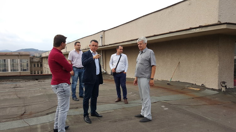 Кметът Хасан Азис направи оглед на покрива на „Майстора”, за ремонт са необходими 270 000 лева