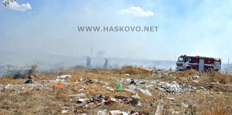 Запалиха сметището край Република, роми горили кабели