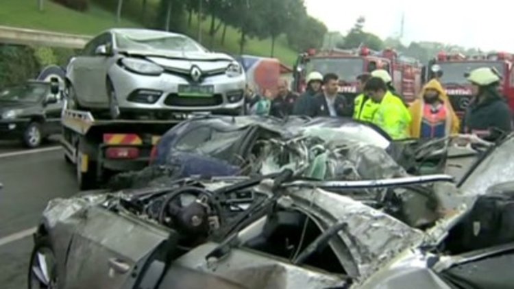 Тежка катастрофа на метробус в Истанбул, има ранени  