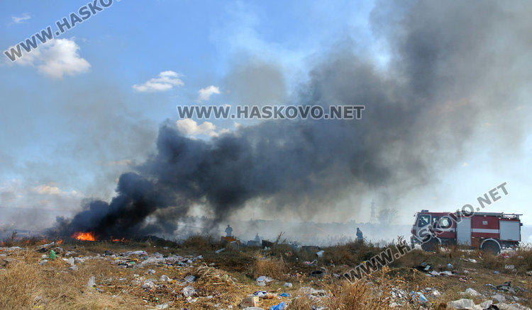 Запалиха сметището край Република, роми горили кабели