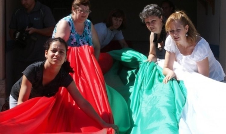 13 000 получиха частица от роженското знаме