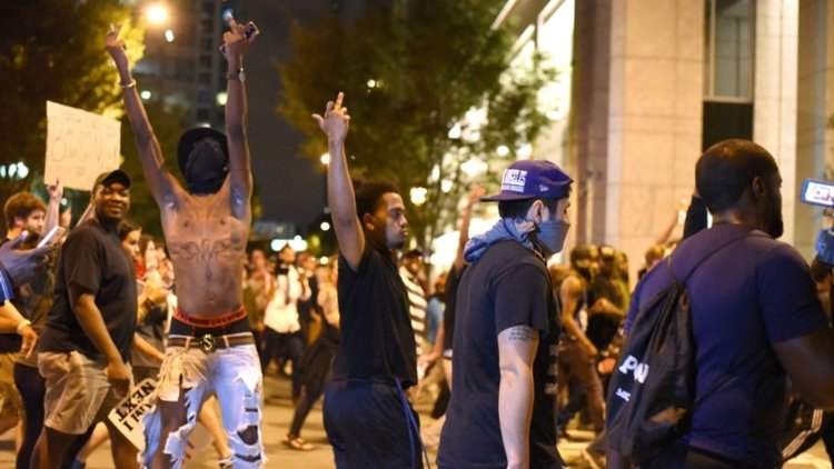 Поредна вечер на протести в Шарлът