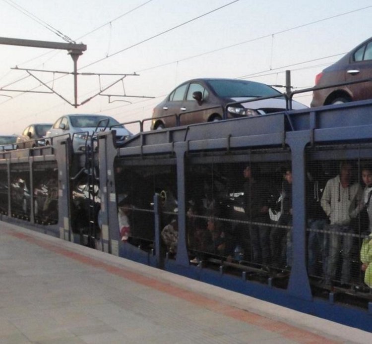 На Капитан Андреево спипаха 32 нелегални мигранти във влак  