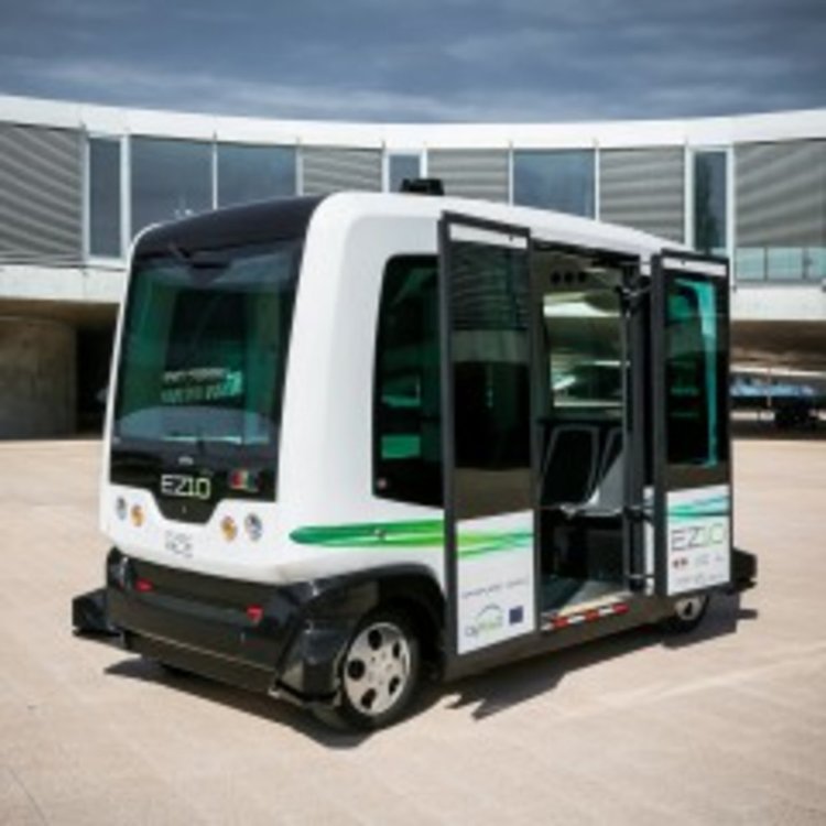 Самоуправляващи се минибуси обикаляха по улиците на Париж