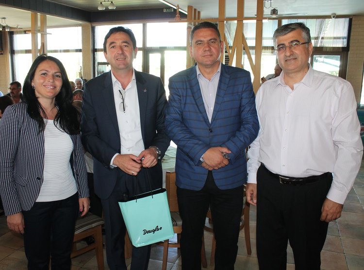 Кметът на Кирково получи подаръци за 44-ия си рожден ден