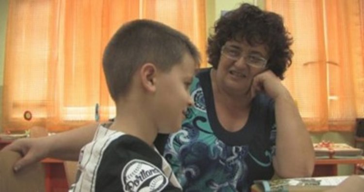 Благороден жест на една учителка връща зрението на второкласник  