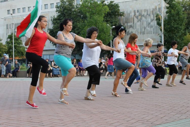 Общоградското хоро в Димитровград с нов начален час от октомври