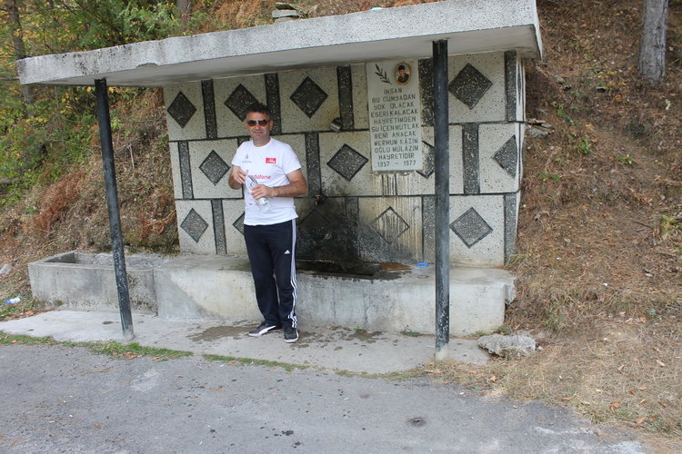 Чешма с лековита изворна вода в Млечино