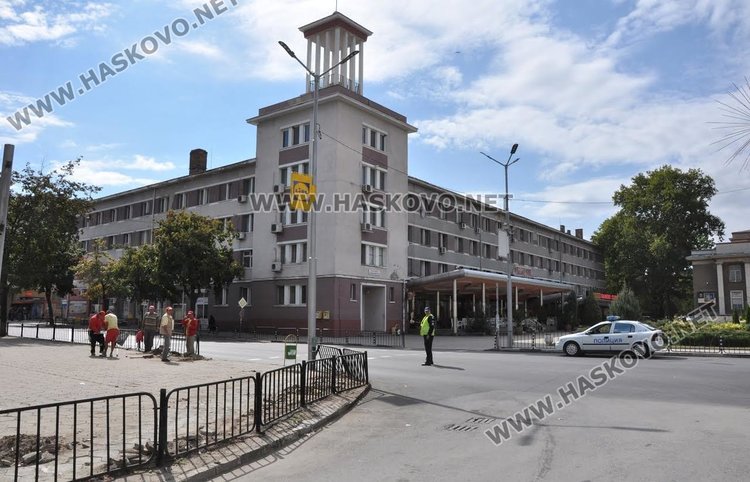 Регулират трафика на кръстовището на бул."Трети март" заради ремонт на светофарите