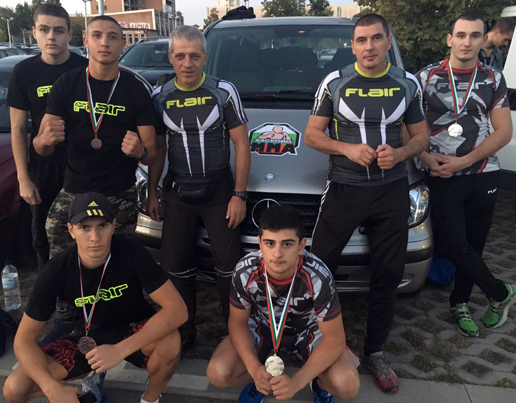 Четири медала за хасковските ММА бойци на Републиканското в София