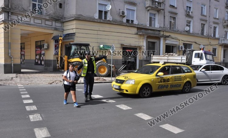 Докато вървят ремонтните дейности движението ще се регулира от Пътна полиция