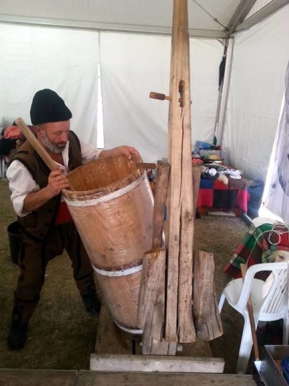 13 хиляди знамена, части от големия Роженски трибагреник, бяха раздадени в Дните на българския фолклор в София