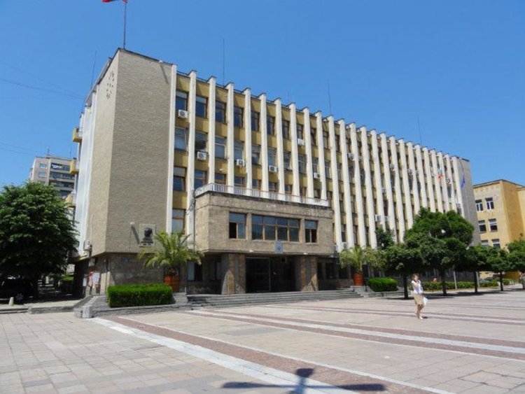 Комисията разпределя 230 000 лв. на общините за заетост и обучение