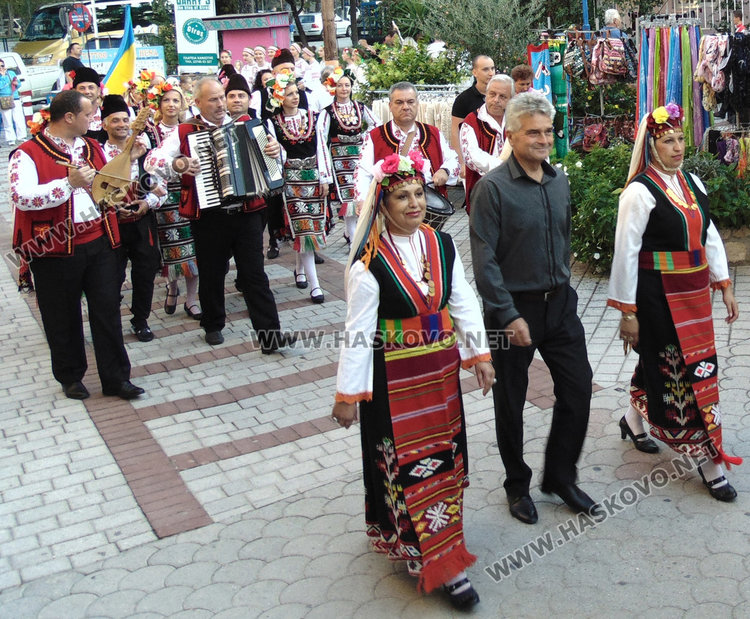 8000 души от 5 до 105 години аплодират „Китна Тракия“ в Халкидики