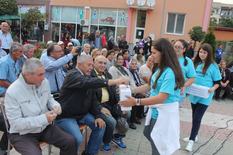 Ардинци дариха пари за рехабилитацията на Александър от Калековец