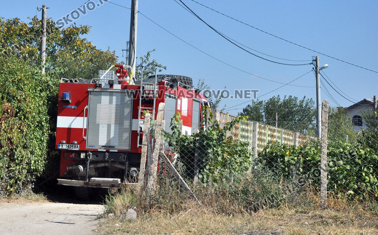 Пламна вилната зона в Орфей, пожарната едва се добра до огъня