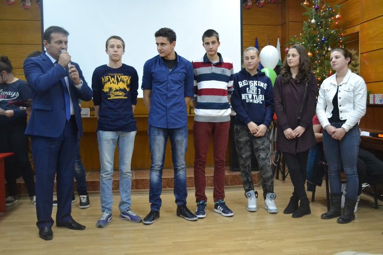 Официалното обявяване на миналогодишните участници в отбора на "Славейков" и България на Световните ученически игри 2016 по време на Бала на шампионите - м.декември 2015 