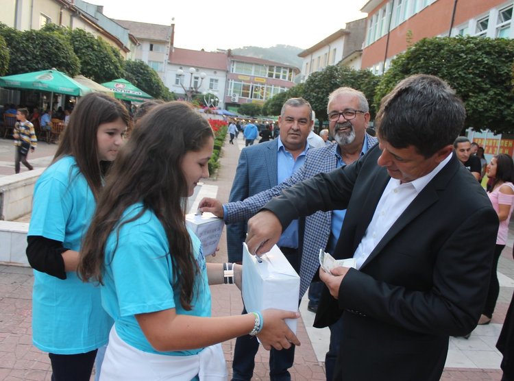 Ардинци дариха пари за рехабилитацията на Александър от Калековец