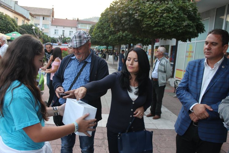 Ардинци дариха пари за рехабилитацията на Александър от Калековец