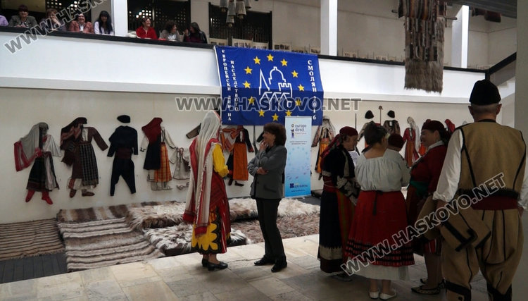 250 годишна родопска носия от Доспат събра погледите на ревю-спектакъл в Смолян