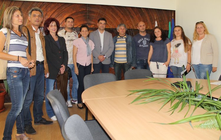 Договори с Община Димитровград подписаха домоуправителите, получили одобрение на подадените проекти в конкурса  „За приветлива градска среда”