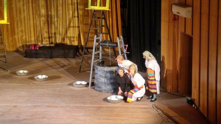 Момчилградчани аплодираха пиесата „Нашенци“, подарък от общинската ГЕРБ