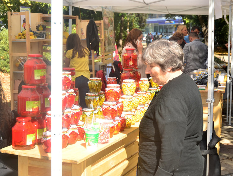 Зам.-министър Свилен Костов откри изложението „Подкрепяме българското“ в Кърджали