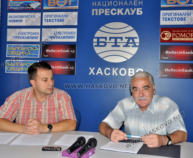 Христо Чаушев/вляво/и главен асистент Асен Петров