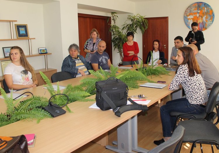 Подписаха договорите с одобрените проекти за междублоковите пространства в Димитровград