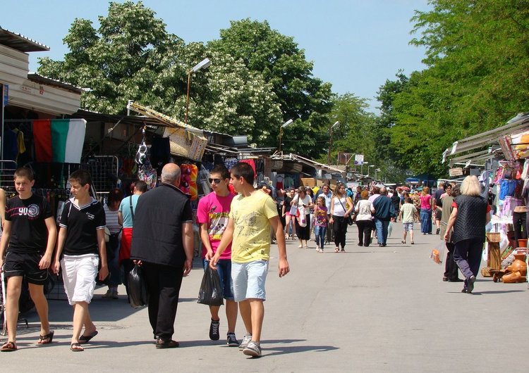 Общинският съвет прие да се налагат глоби при неспазване на работното време на Неделен пазар