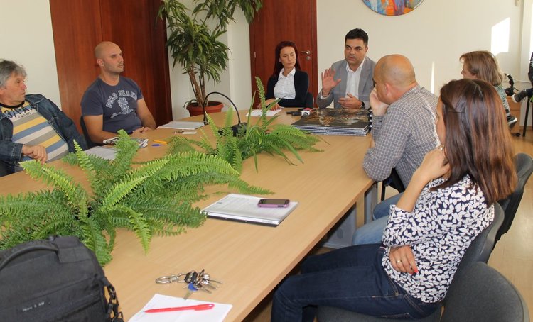 Подписаха договорите с одобрените проекти за междублоковите пространства в Димитровград