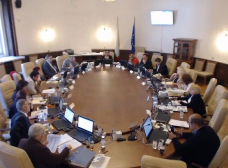 Отърваваме задължителното гласуване с извинителна бележка