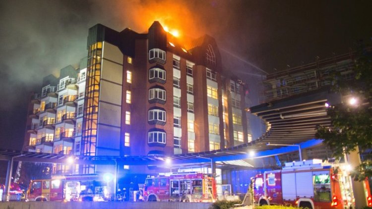 Голям пожар в болница в Бохум. Има жертви (видео)