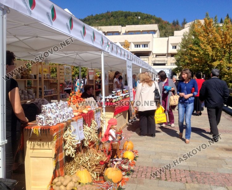 26 родопски земеделски производители изложиха продукцията си в "Подкрепяме българското", дали ще стигне до големите вериги? 