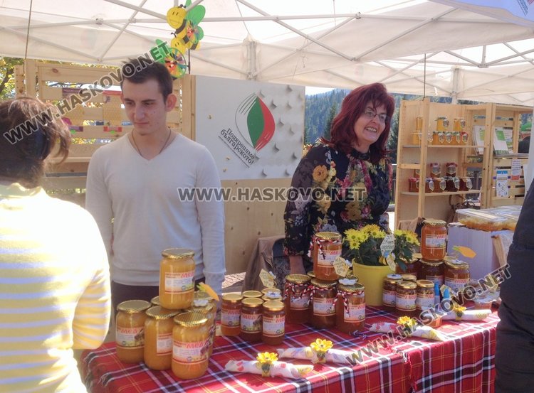 Кордова произвежда мед и пчелни продукти в пчелин на Дунав