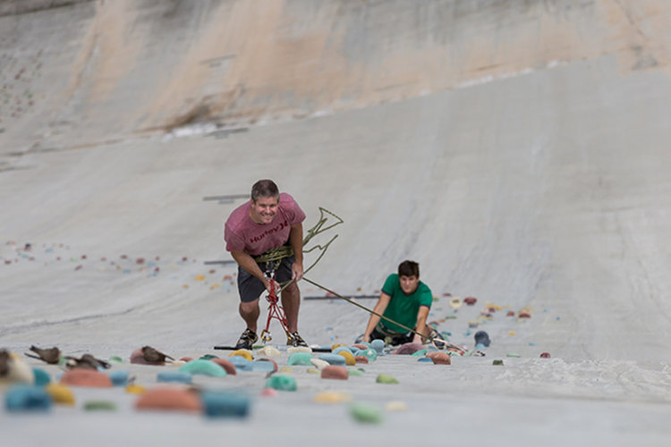 Най-високата изкуствена стена за катерене в света (видео)