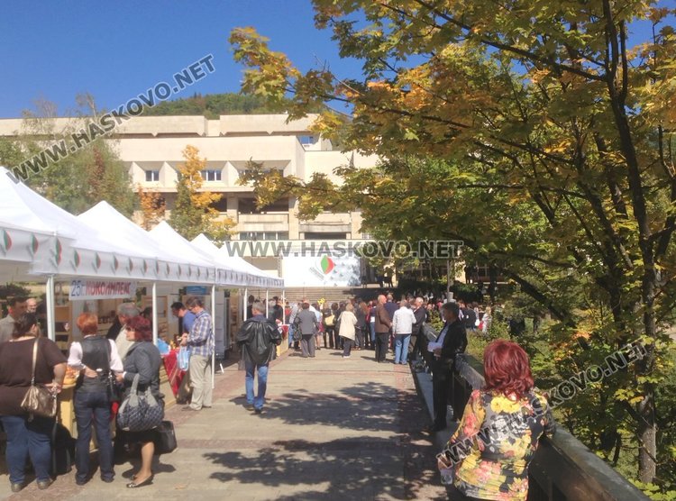 26 родопски земеделски производители изложиха продукцията си в "Подкрепяме българското", дали ще стигне до големите вериги? 