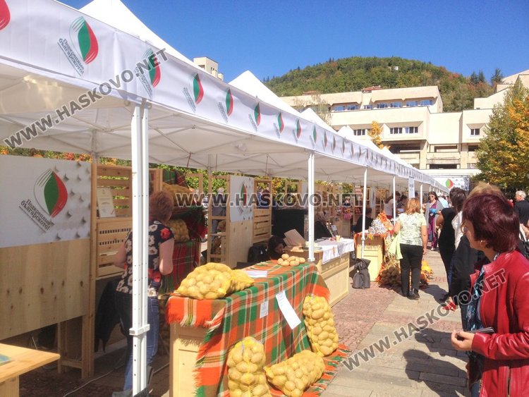 26 родопски земеделски производители изложиха продукцията си в "Подкрепяме българското", дали ще стигне до големите вериги? 