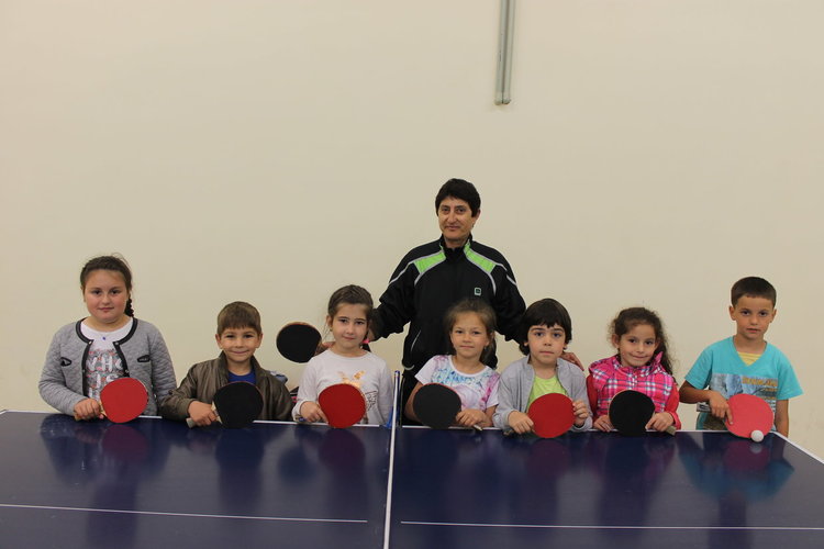 Оригинални екипи дариха на малките тенисисти в Ардино