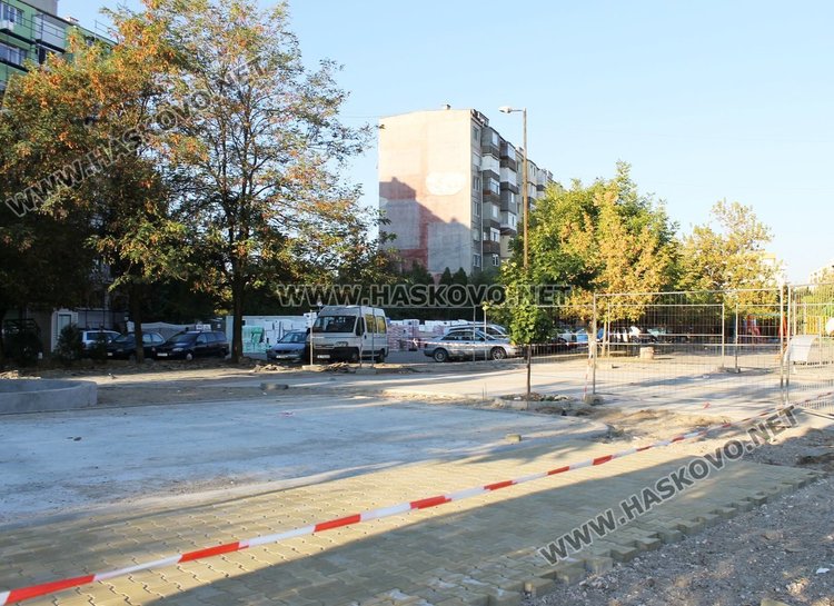 Изграждат нова детска площадка на ул."С.Врачански" №1