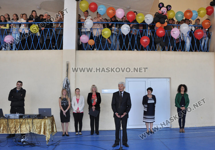 Първокласници от „Смирненски“ се клеха като мускетари