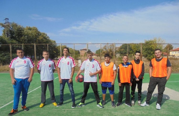 Европейския ден на спорта под мото „Спортувай всеки ден” отбелязаха днес в Професионалната гимназия "Проф.д-р Асен Златаров" 