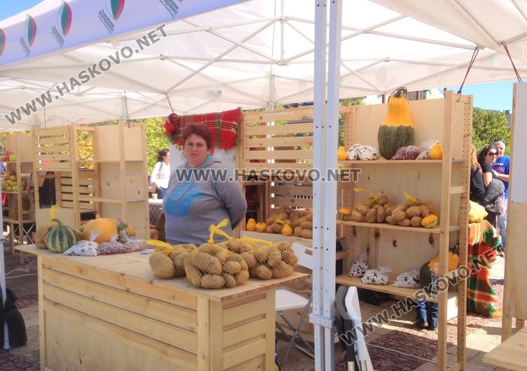 26 родопски земеделски производители изложиха продукцията си в "Подкрепяме българското", дали ще стигне до големите вериги? 