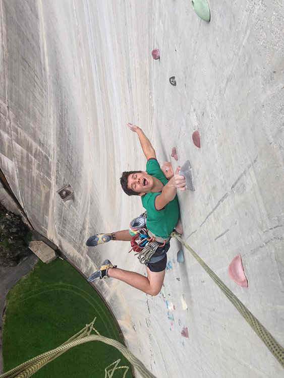 Най-високата изкуствена стена за катерене в света (видео)