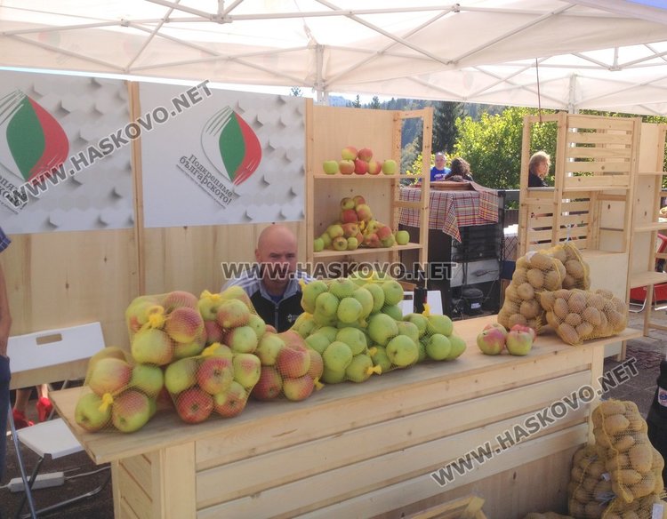 26 родопски земеделски производители изложиха продукцията си в "Подкрепяме българското", дали ще стигне до големите вериги? 