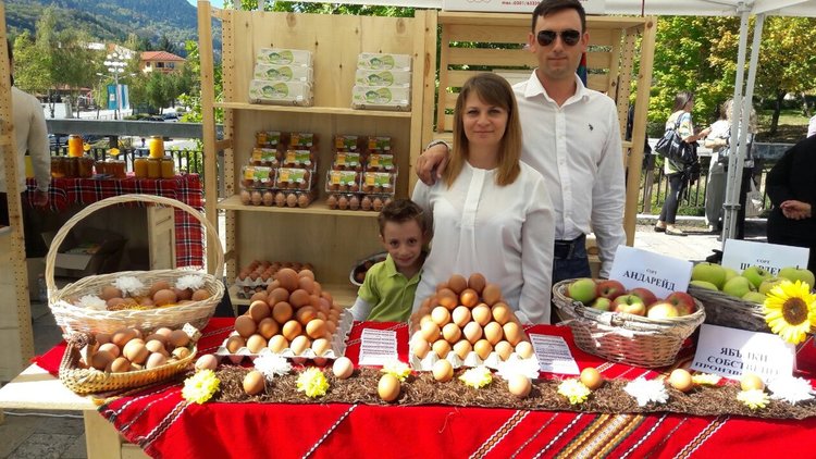 26 родопски земеделски производители изложиха продукцията си в "Подкрепяме българското", дали ще стигне до големите вериги? 