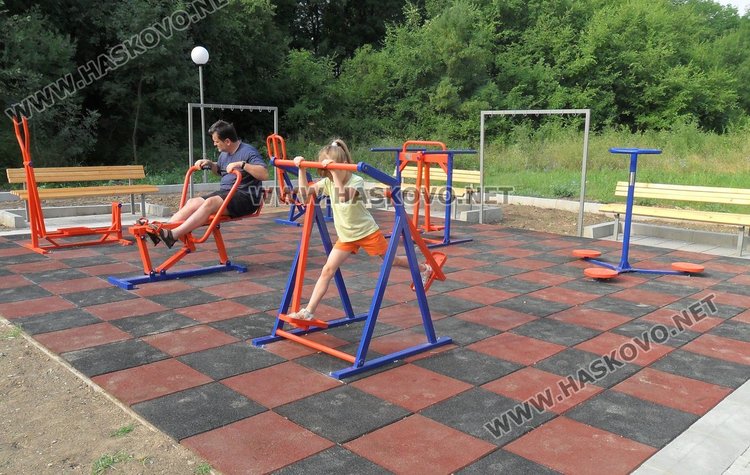 През 2010 бе изграден фитнеса на открито до стадион "Миньор", снимка -архив