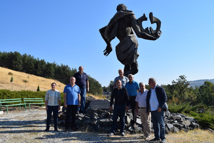 Парамотори развяха над Кърджали знамето на Ротари,отбелязват юбилея на местния клуб
