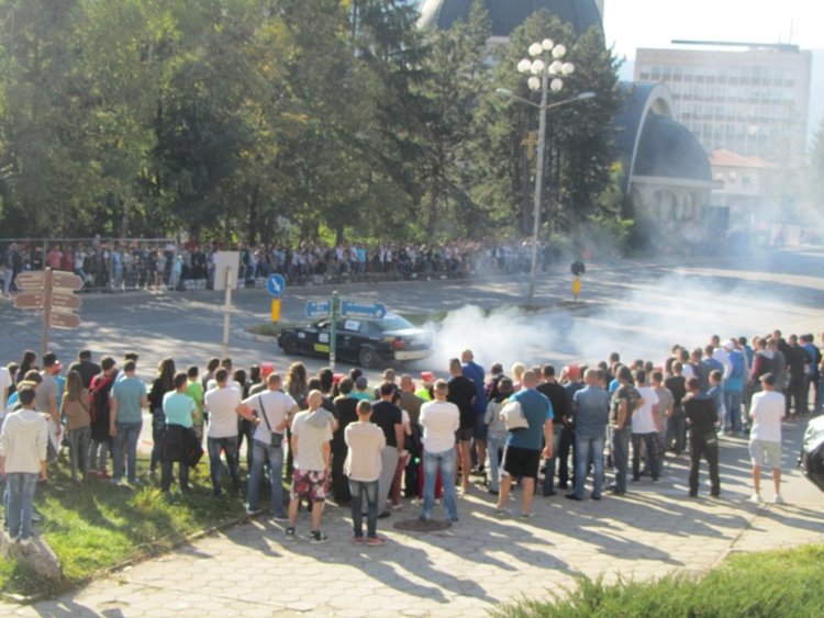 Зрелищното  автомобилно шоу Smolyan Race 2016 се превърна в празник за Смолян